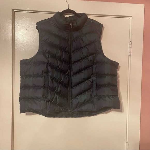 Lands End down quilt puffer vest in plaid Zipper in front and two side pockets - Picture 4 of 7